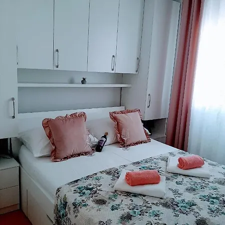 Kuca Za Odmor Neva Hébergement de vacances *