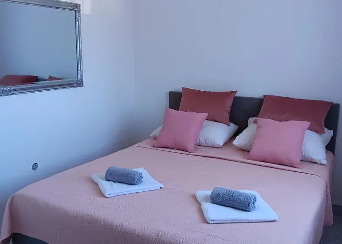 Feriehus Kuca Za Odmor Neva Nečujam