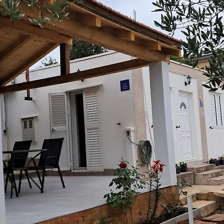 Kuca Za Odmor Neva Nečujam